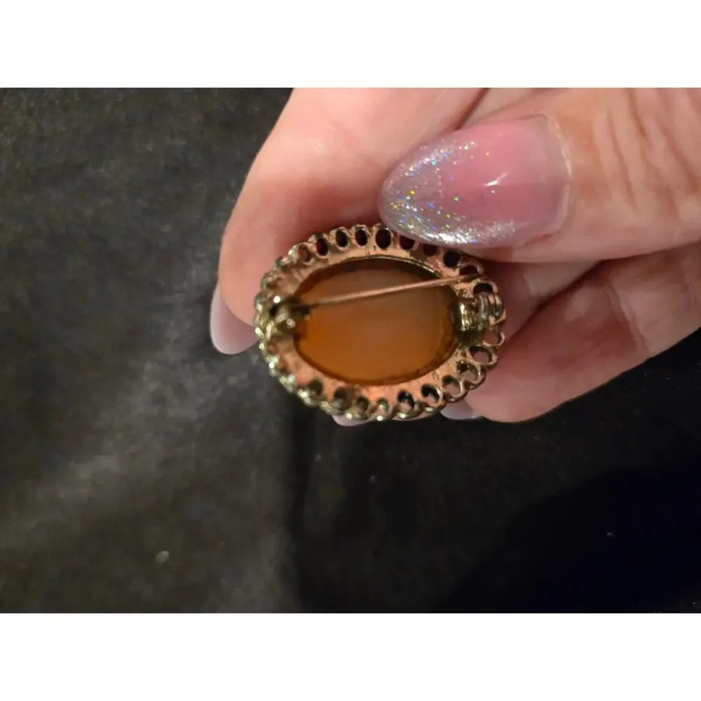 1930s vintage Cameo brooch